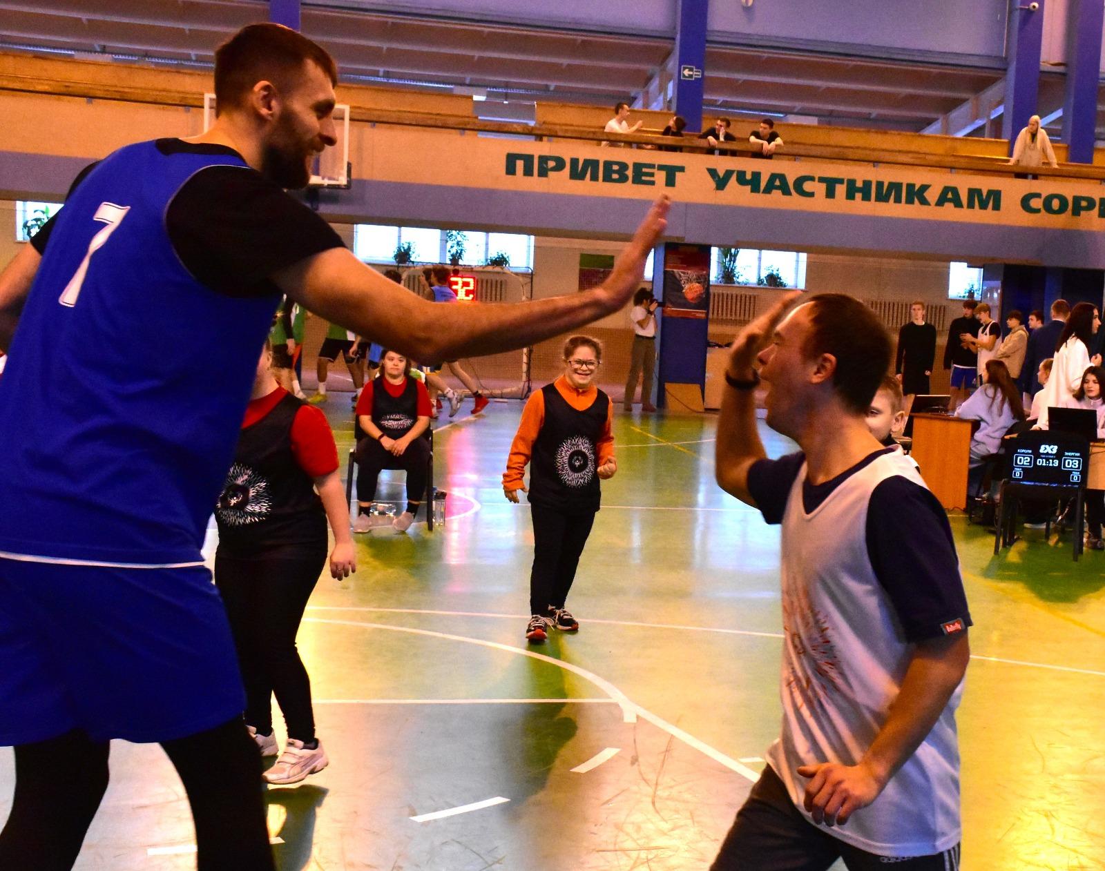 Фото Во дворце спорта НГТУ прошёл инклюзивный турнир по баскетболу 2
